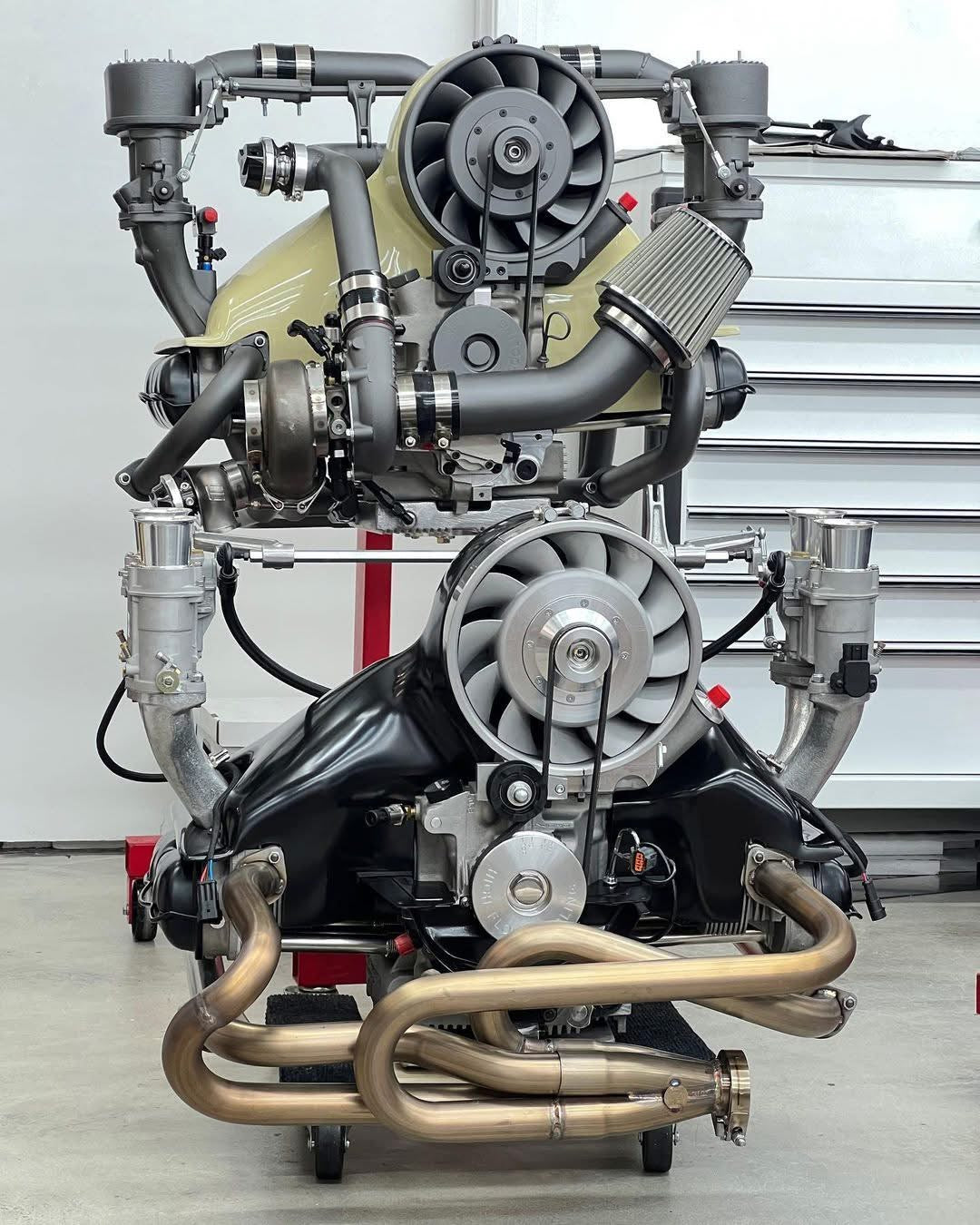 Aircooled VW 2276cc 48 IDA Engine, weber 48 ida, cal look, cal look vw, 2332cc vw engine, aircooled vw engine builder, stefan rossi, ace racing engines, ace performance engines, aircooled vw turbo engine, powerhaus vw engines, gene berg, empi, scat vw, cb performance, pat downs performance engines, aa performance products, pauter machine vw, 2180cci vw engine, bus motor, 2110cc aircooled vw engine, fueltech vw kit